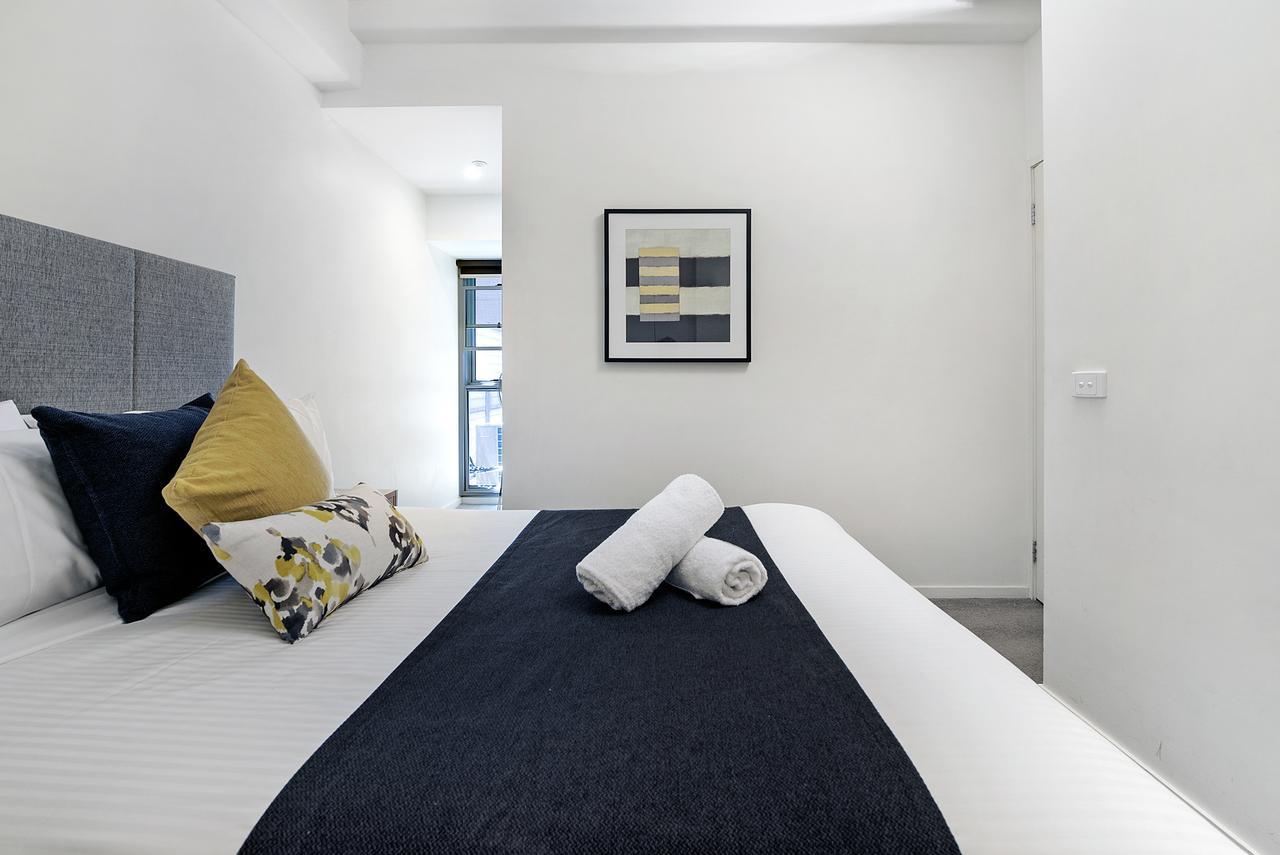 Ultiqa Little Collins Aparthotel Melbourne Exterior photo