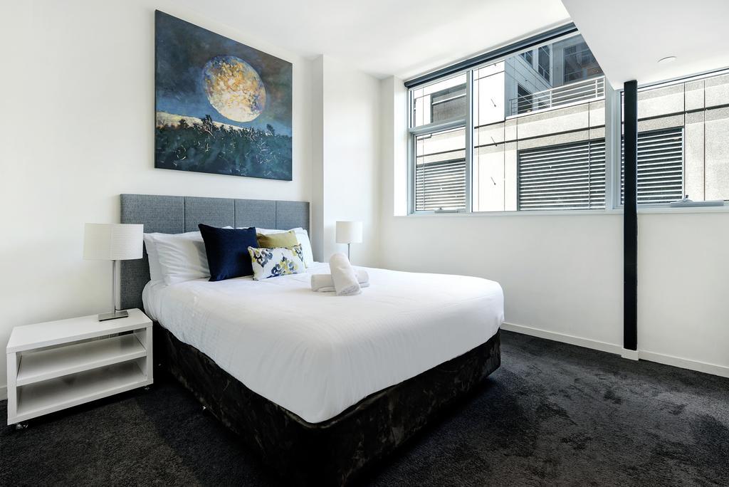 Ultiqa Little Collins Aparthotel Melbourne Exterior photo