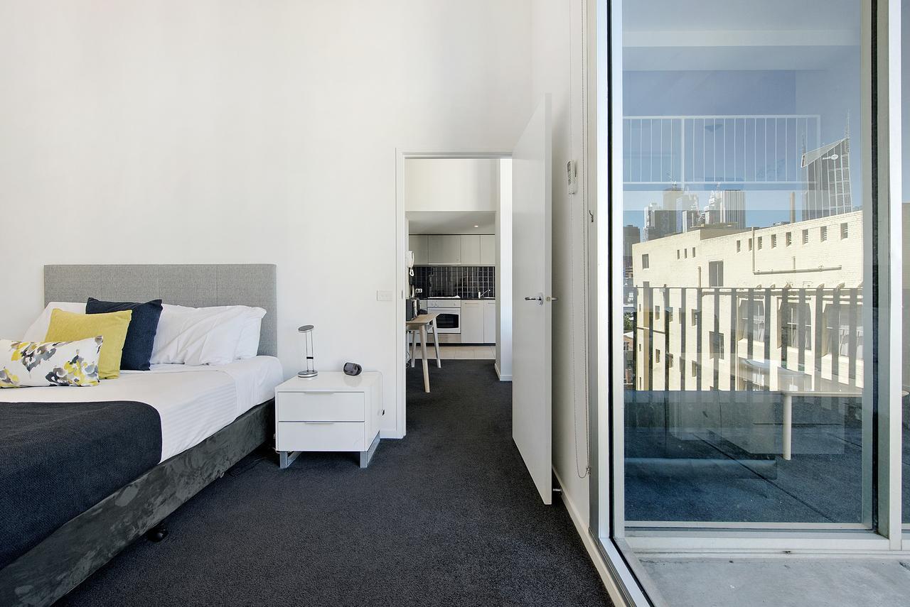 Ultiqa Little Collins Aparthotel Melbourne Exterior photo