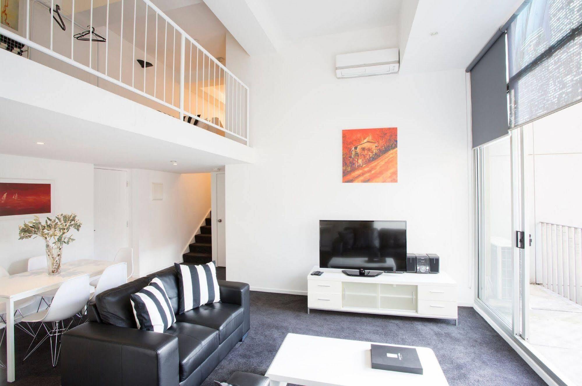 Ultiqa Little Collins Aparthotel Melbourne Exterior photo